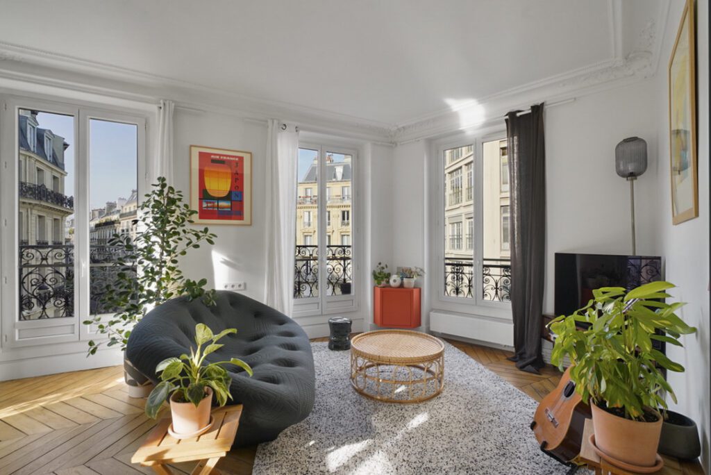 Photo d'un salon épuré d'un appartement à Paris