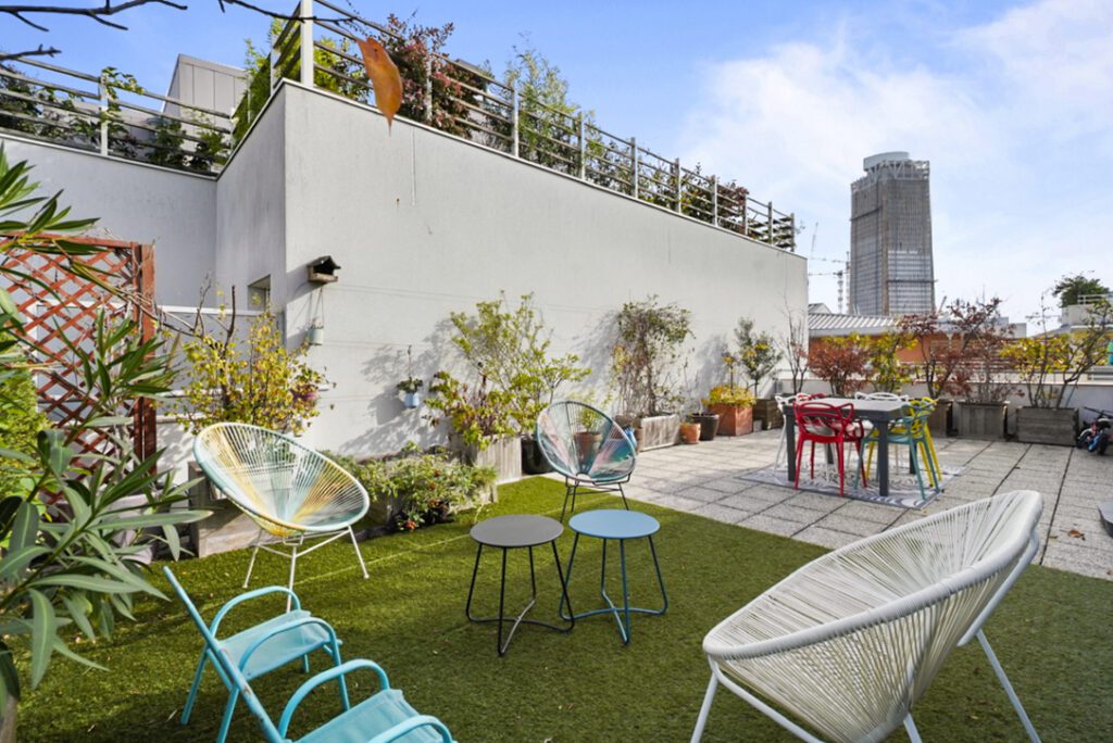 Photo d'une grande terrasse d'un appartement à Bordeaux